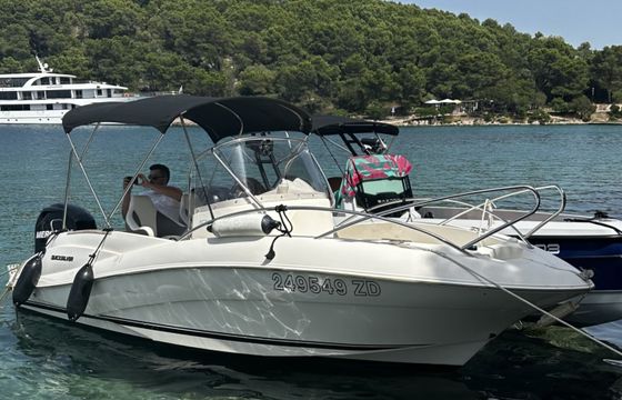 Quicksilver Activ 555 Open
