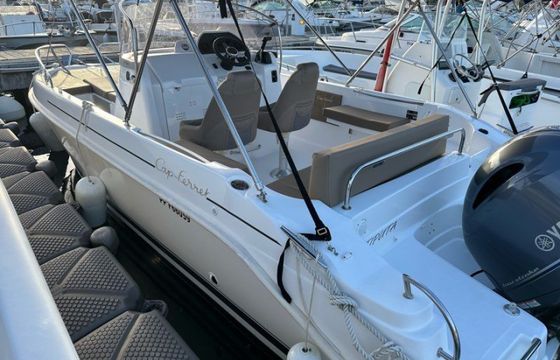 B2 Marine 672 Sun Deck