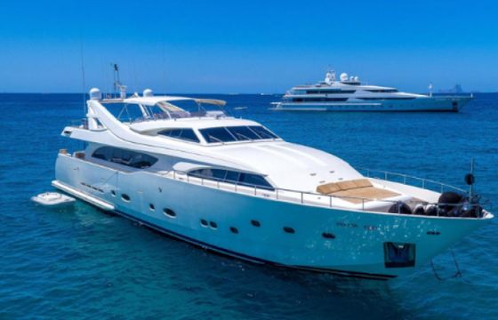 Ferretti 112