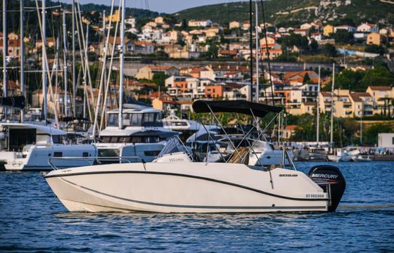 Quicksilver Activ 555 Open