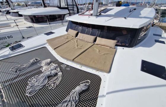 Fountaine Pajot Lucia 40