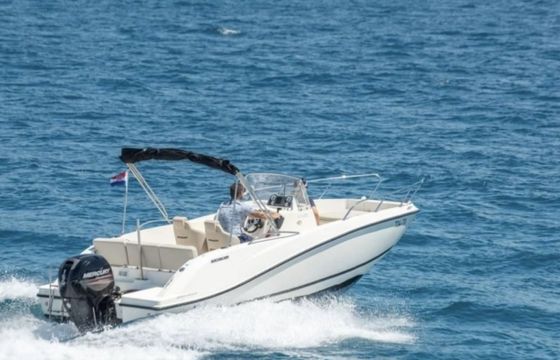 Quicksilver Activ 675 Open