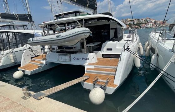 Lagoon 42