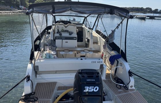 Quicksilver Activ 875 Sundeck