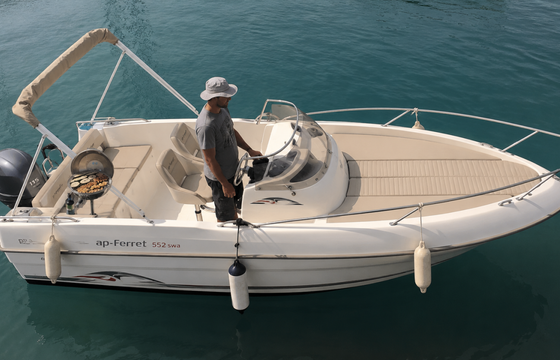B2 Marine Cap Ferret 552 Sun Deck