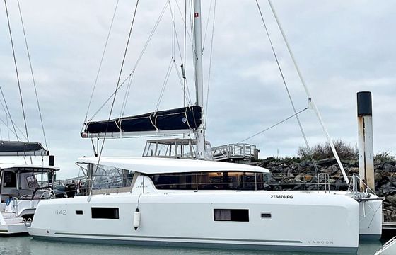 Lagoon 42