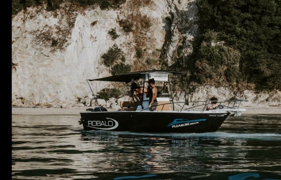 Robalo 2120