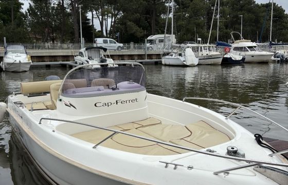 B2 Marine Cap Ferret 650 Open