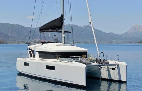 Lagoon 52