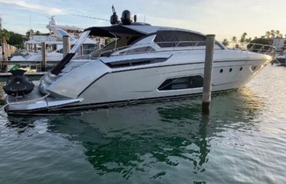 Azimut 64 Fly