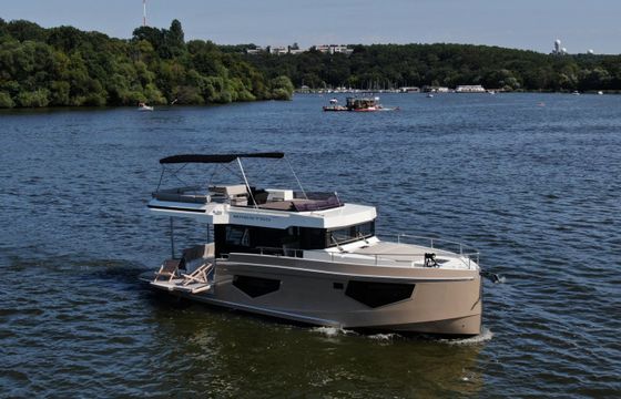 Cobra Yachts Maestro 42