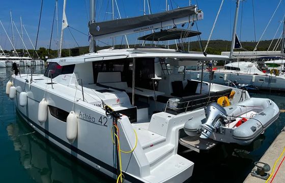 Fountaine Pajot Astrea 42