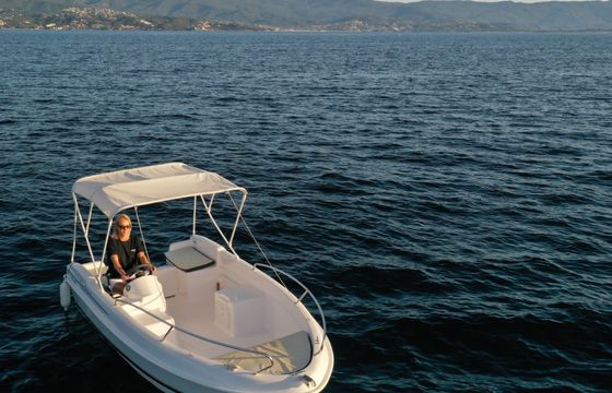 B2 Marine CAP FERRET 472 SUNDECK