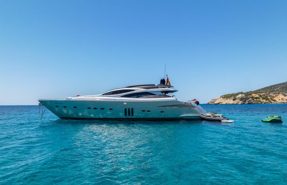 Pershing 90