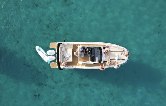 Quicksilver Activ 875 Sundeck