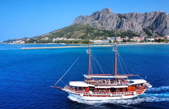 Wooden boat Classic