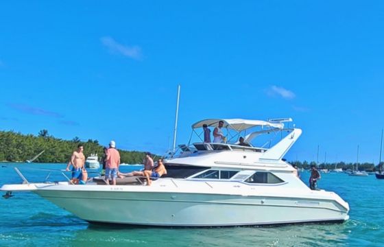 Sea Ray 440 Express Bridge