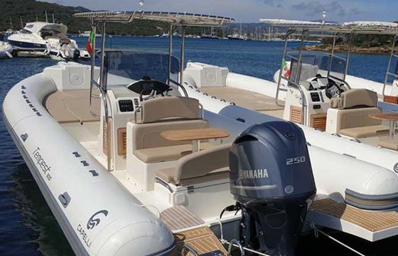 Cantieri Tempest 900