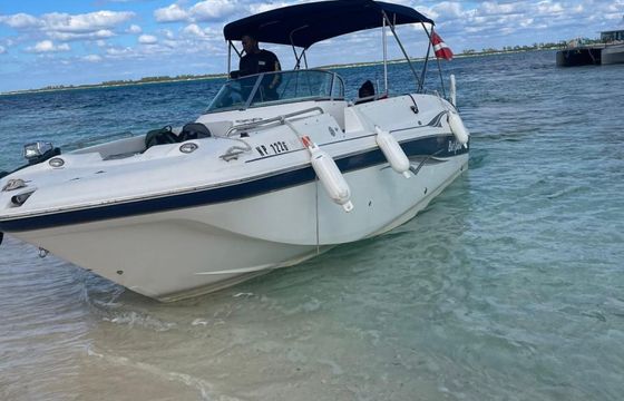 Hurricane deck boat 260