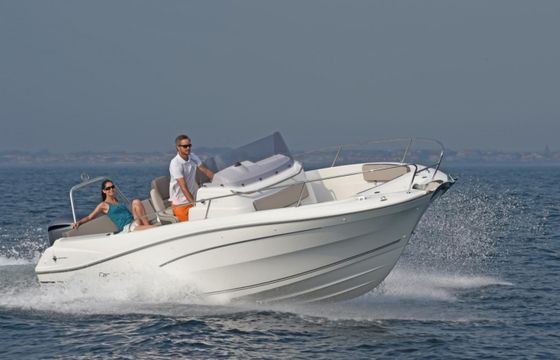 Jeanneau Cap Camarat 7.5 CC Serie 2