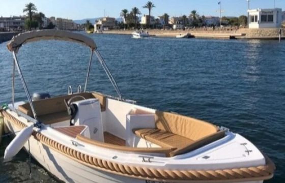 Silver yacht 4'95