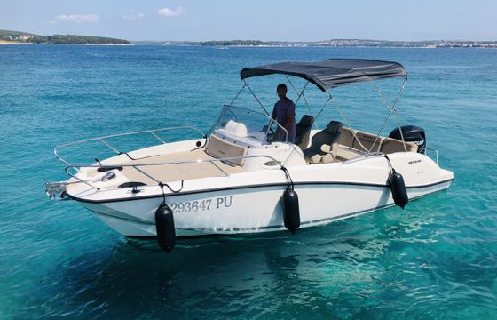 Quicksilver Activ 675 Sundeck