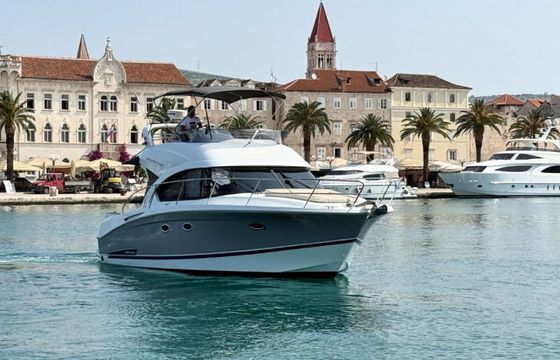 Bénéteau Antares 36