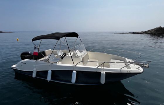 Quicksilver Activ 675 Open