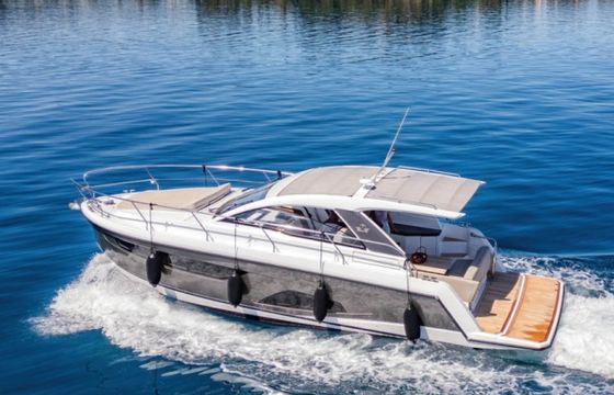 Sealine S335