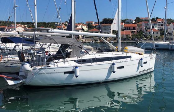Bavaria Cruiser 37