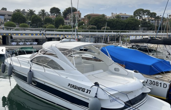 Pershing 37