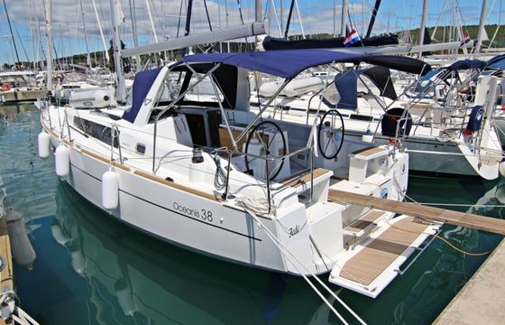 Bénéteau Oceanis 38