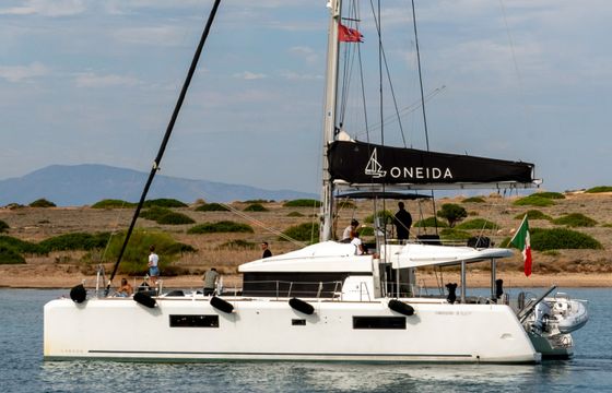 Lagoon 52
