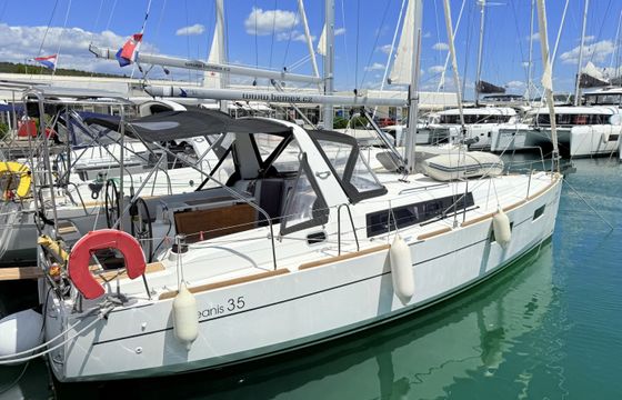 Bénéteau Oceanis 35