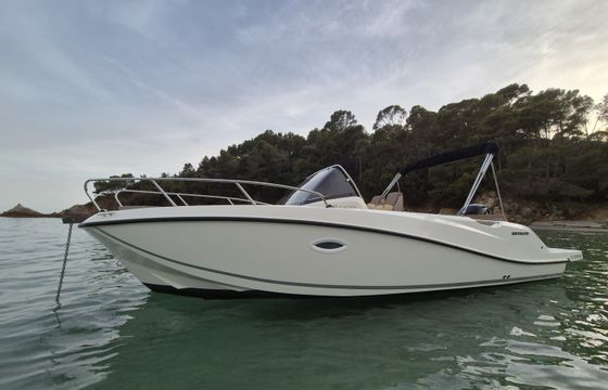 Quicksilver Activ 675 Sundeck Sport