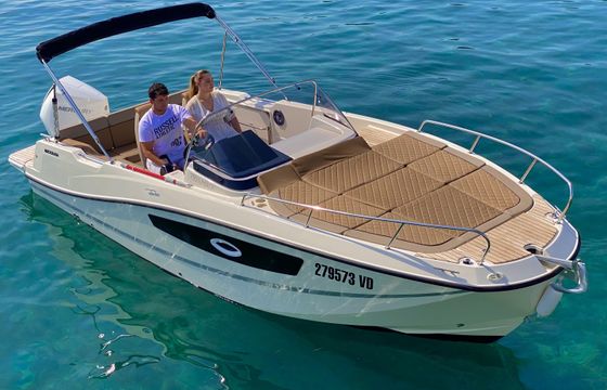Quicksilver Activ 755 Sundeck