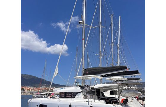 Lagoon 42