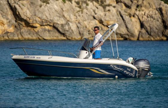 Yamaha Up To 5 Persons and 40 HP engine