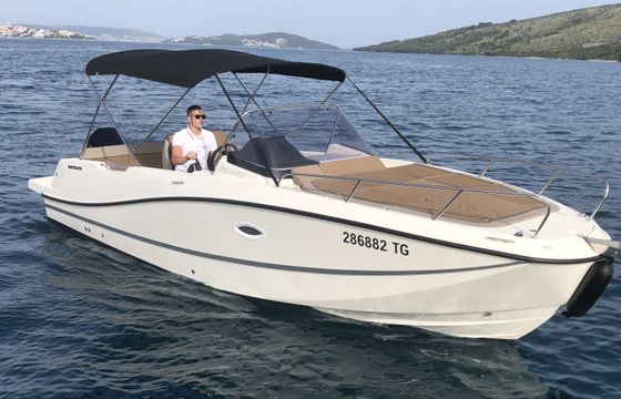 Quicksilver Activ 755 Sundeck