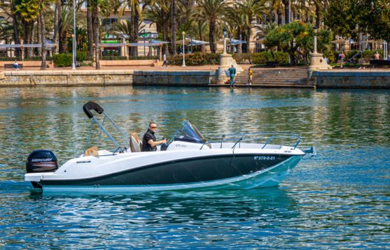 Quicksilver Activ 675 Open