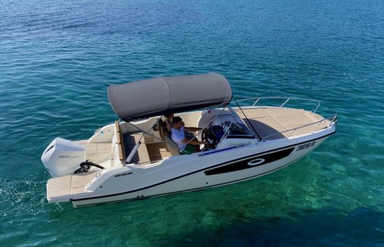 Quicksilver Activ 675 Sundeck