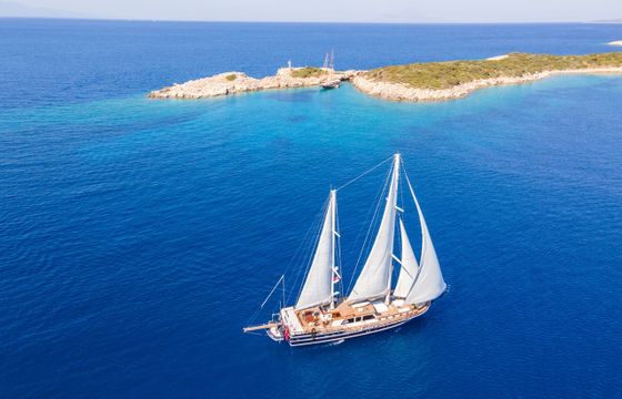 Custom Made Dea Del Mare