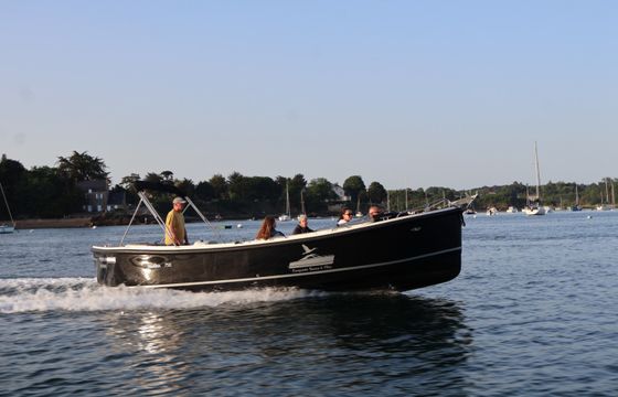 Maxima 750 flying lounge