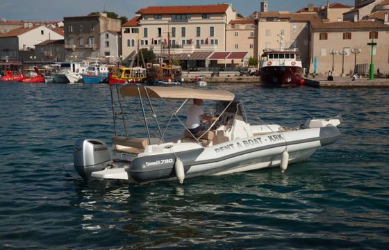 Marlin Boat Dynamic 790