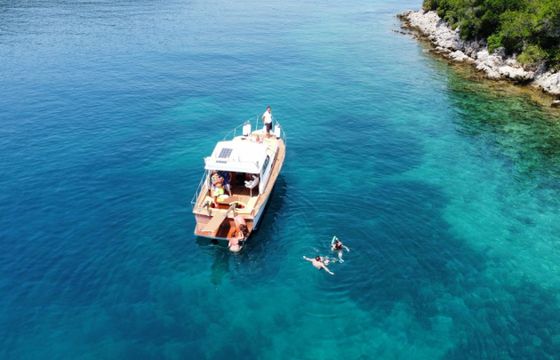 Chris Craft Commander 31