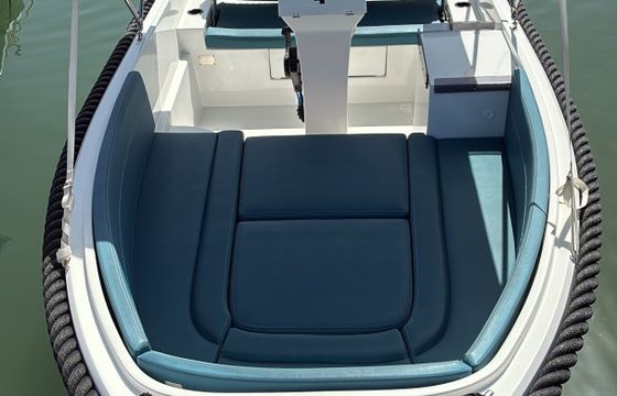 Polyester Yacht Tifón 500