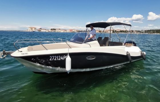 Quicksilver Activ 675 Sundeck