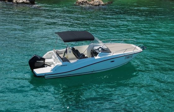 Quicksilver Activ 675 Sundeck