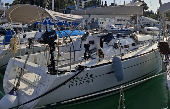 Bénéteau First 35