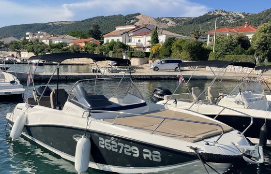Quicksilver Activ 675 Sundeck
